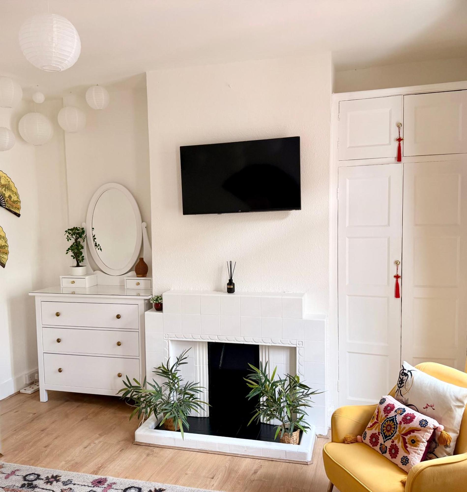 Candy Cafe Apartment Лондон Экстерьер фото
